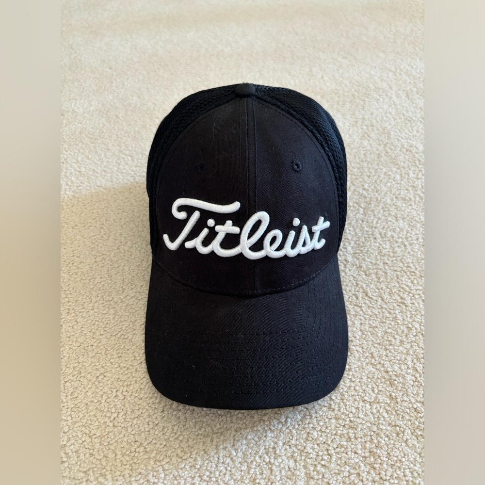 Titleist Pro V1 Black Golf Fitted Hat